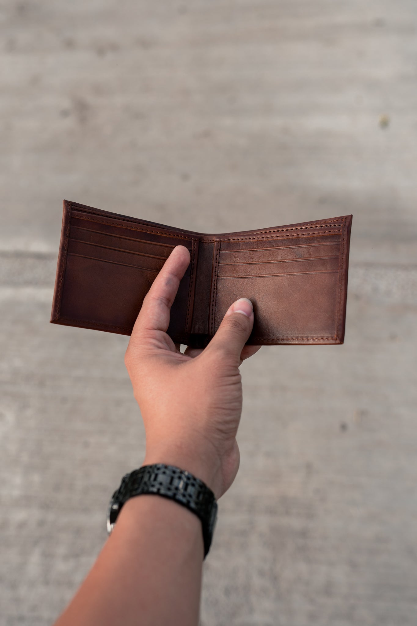 Imagen de carteras de cuero de alta calidad, con un estilo clásico y duradero. Estas carteras están elaboradas con los mejores materiales, ideales para llevar tus pertenencias de manera segura y organizada, mientras mantienes un estilo sofisticado