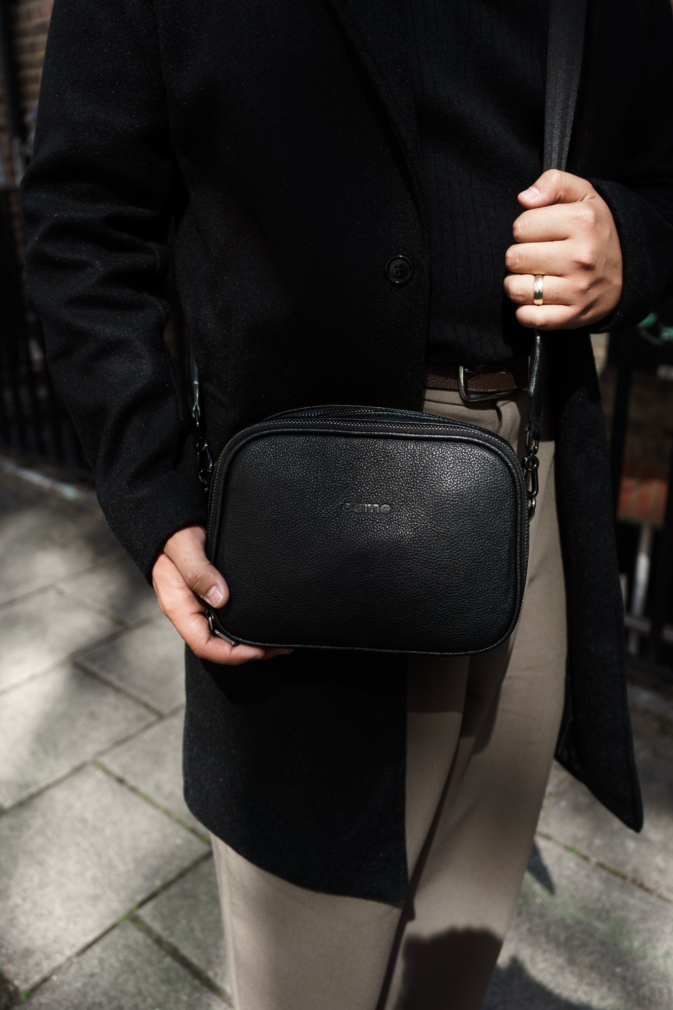 Crossbody London black